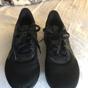 Women’s Black Nike shoes size 7.5 only used a few times